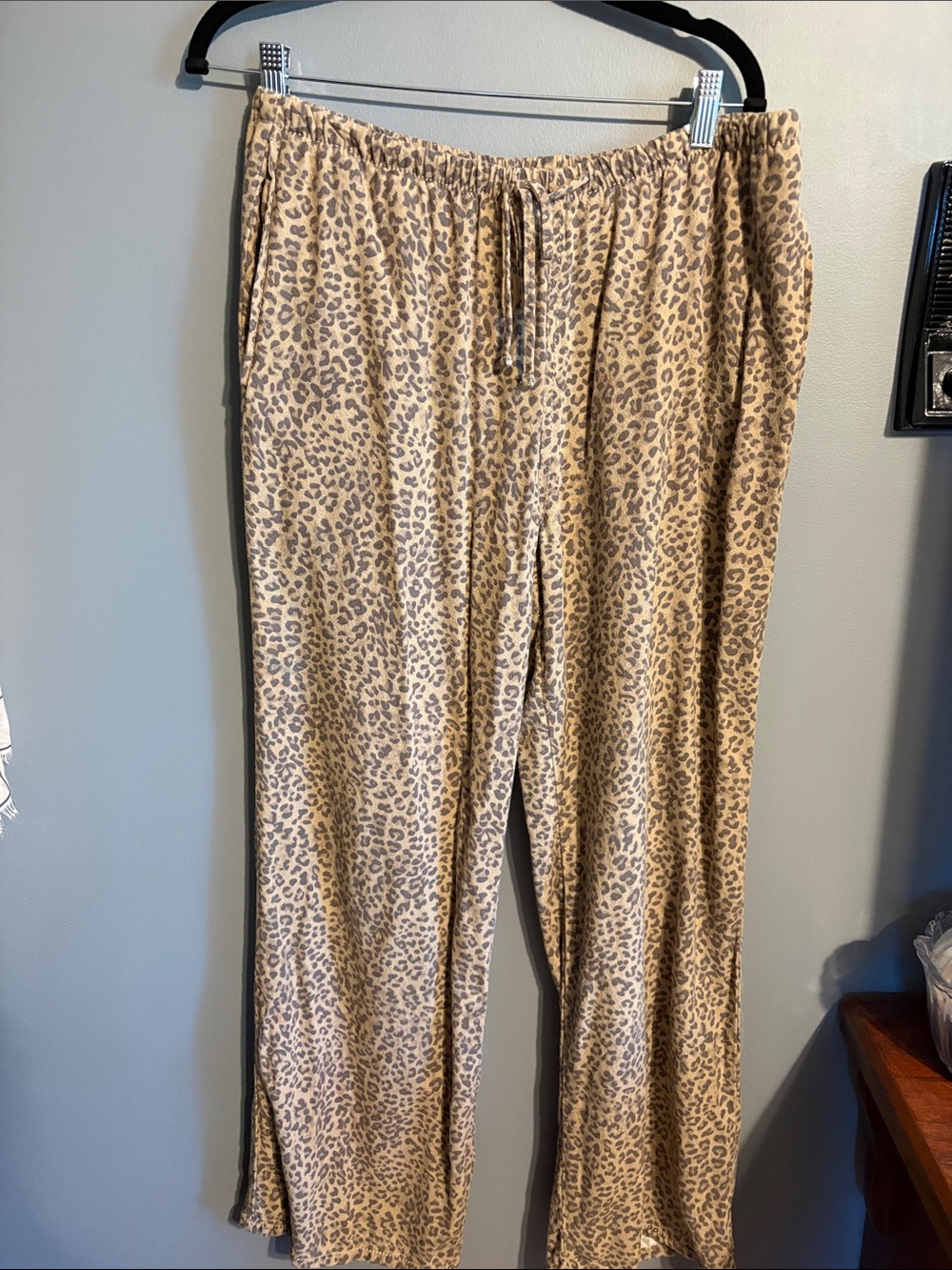 Leopard Print Wide-Leg Lounge Pants - Tan